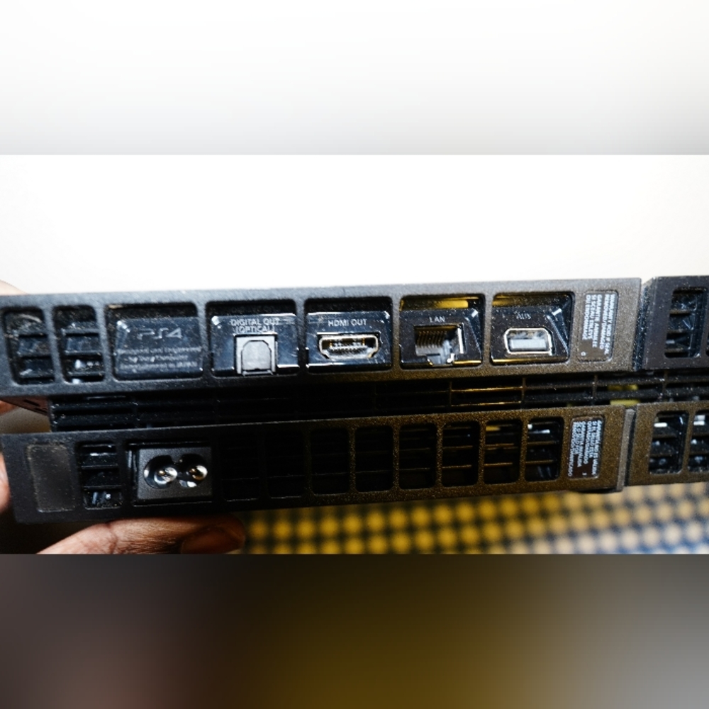 Sony PlayStation 4 (For parts) - Picture 3 of 4